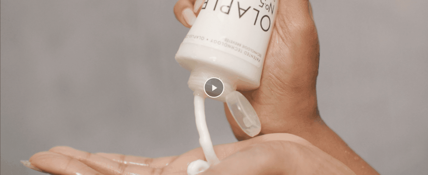 Shows how the conditioner is dispensed and applied to guide shoppers on proper use. Demonstrates simple, mess-free application to reassure shoppers about ease of use.