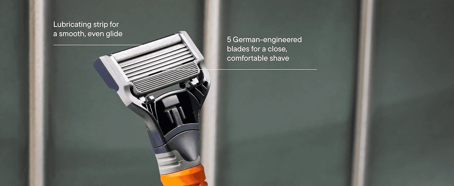 Points out the lubricating strip and 5-blade design to explain what makes the razor cartridge effective. Highlights two distinct benefits of the cartridge, a smooth glide and a close comfortable…