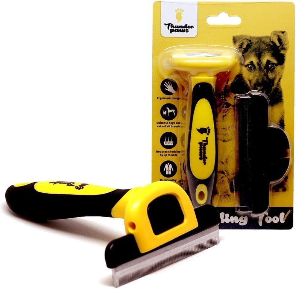 Shows the core product—a pet grooming/de-shedding tool—both in and out of its retail packaging to communicate what the buyer will receive and how it looks. Displays the product in its original…