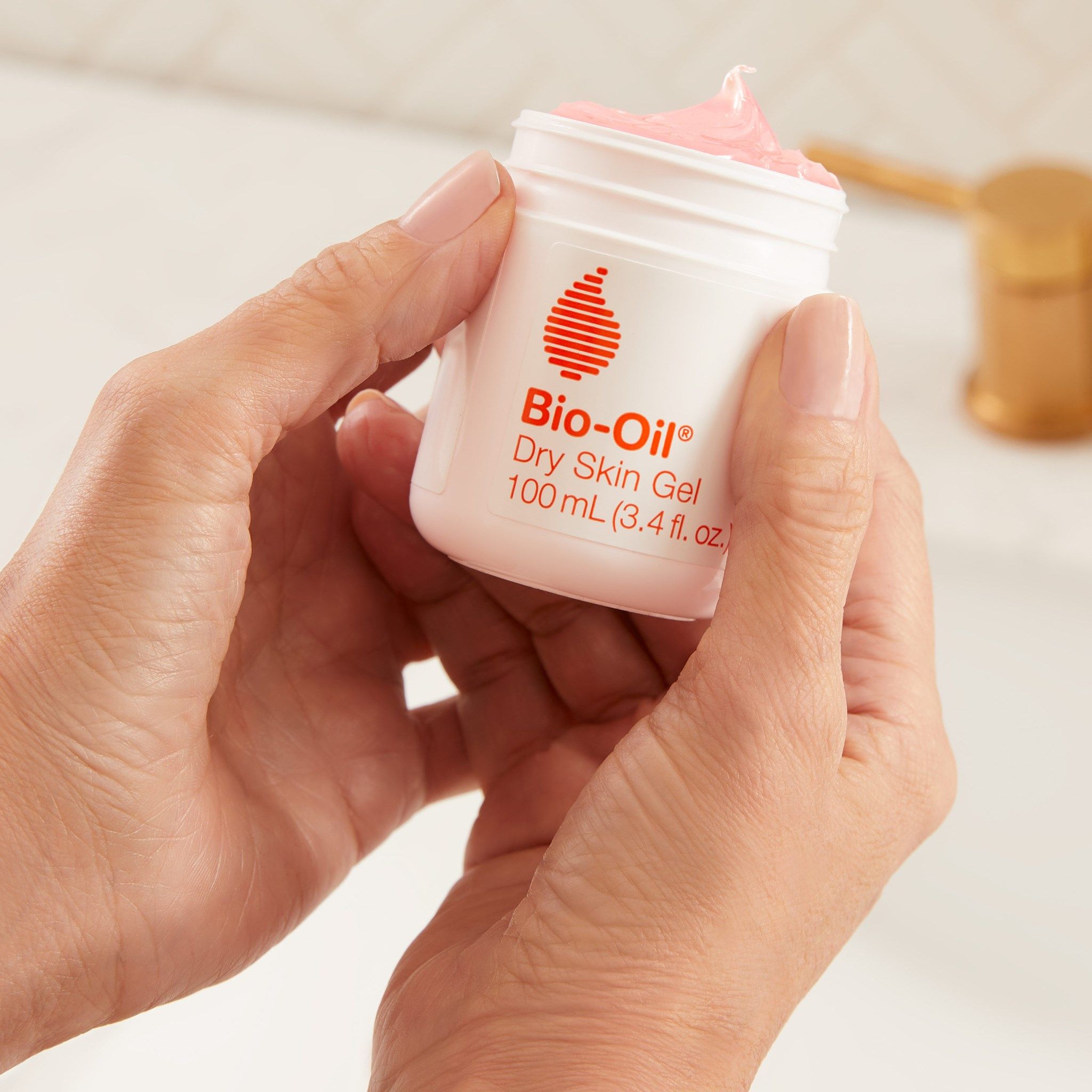 Bio-Oil 18: Lifestyle Images