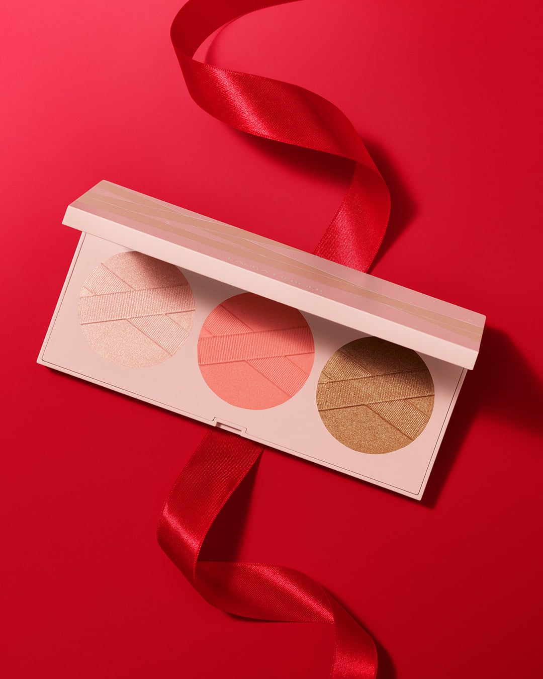 Laura Mercier 17: Lifestyle Images