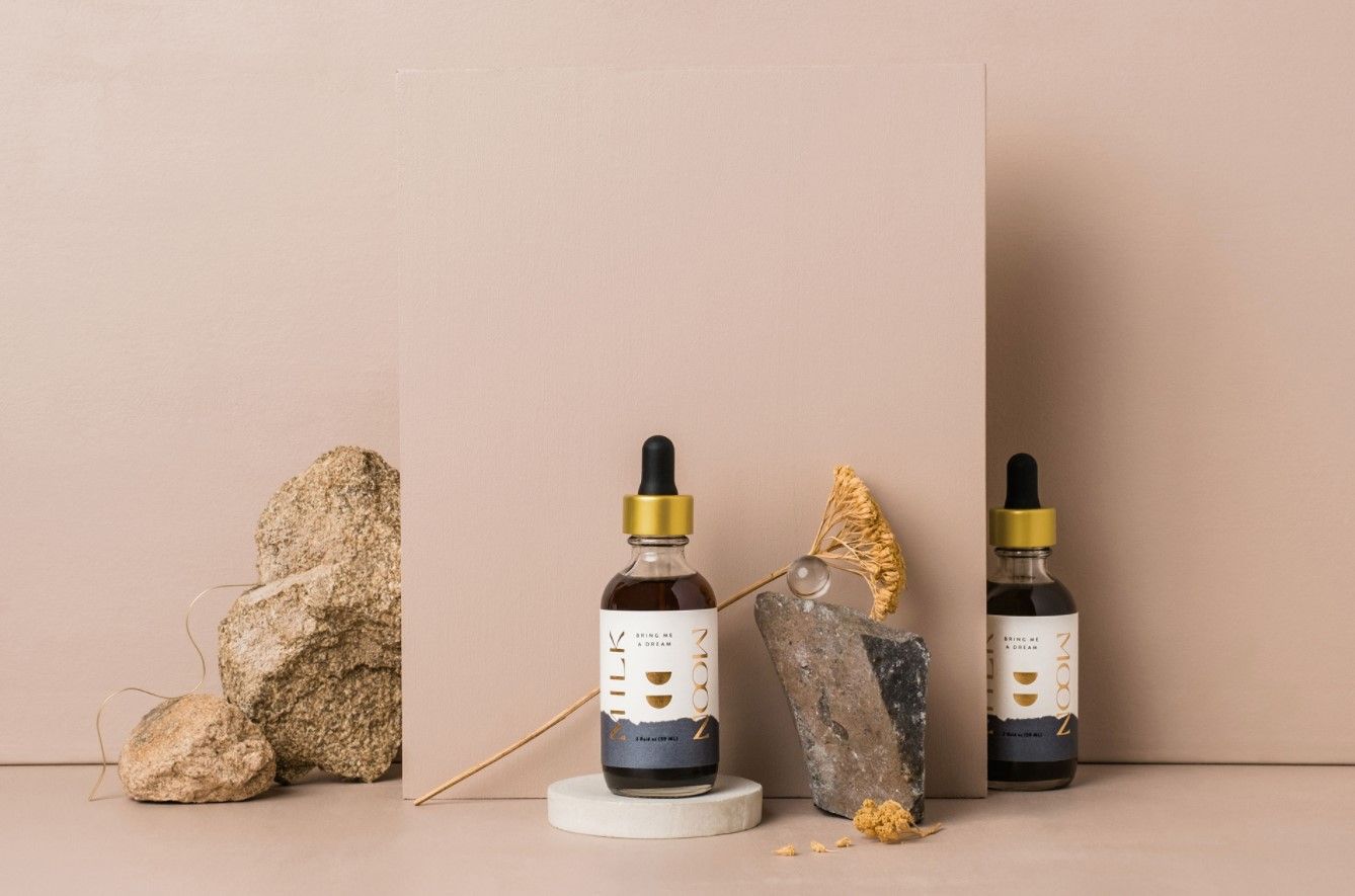 Milk Moon 21: Lifestyle Images