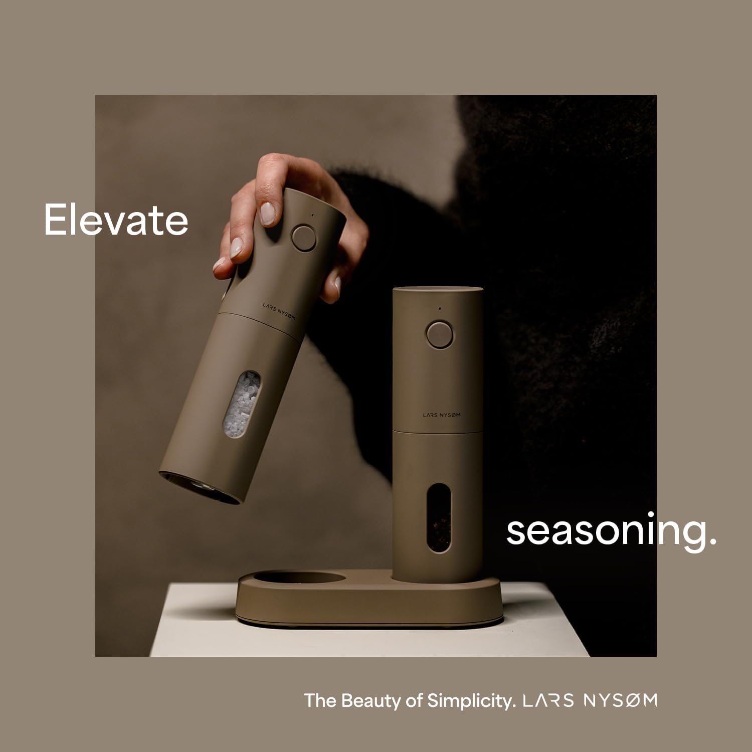 Showcases the product's sleek and modern design in a stylish, real-world context to appeal to design-conscious consumers. Highlights the product's ability to enhance the seasoning process,…