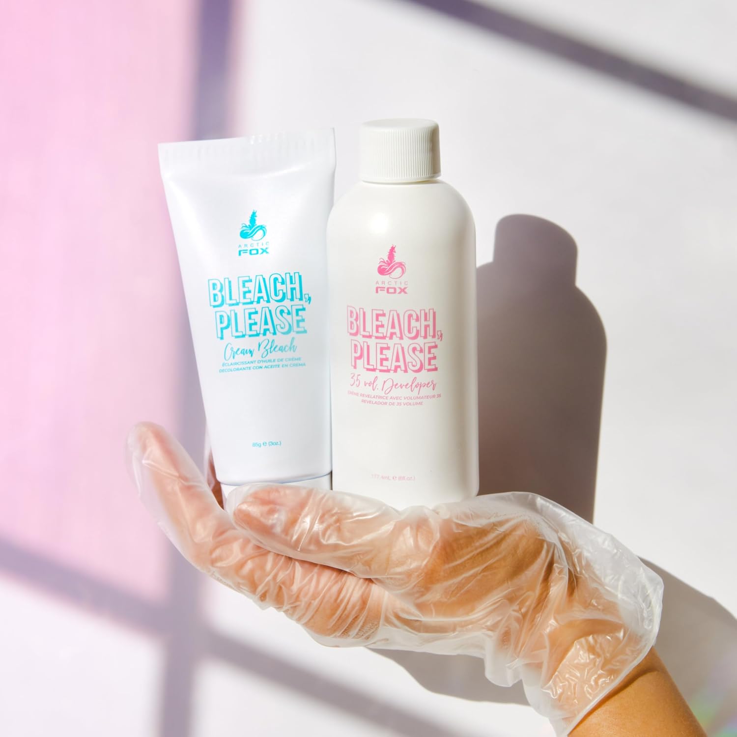 Shows the complete set of products included in the hair bleaching kit, highlighting the cream bleach and developer components.