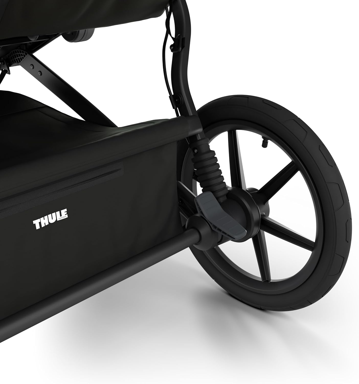 Highlights the stroller's rear wheel suspension system, demonstrating its ability to provide a smooth ride.