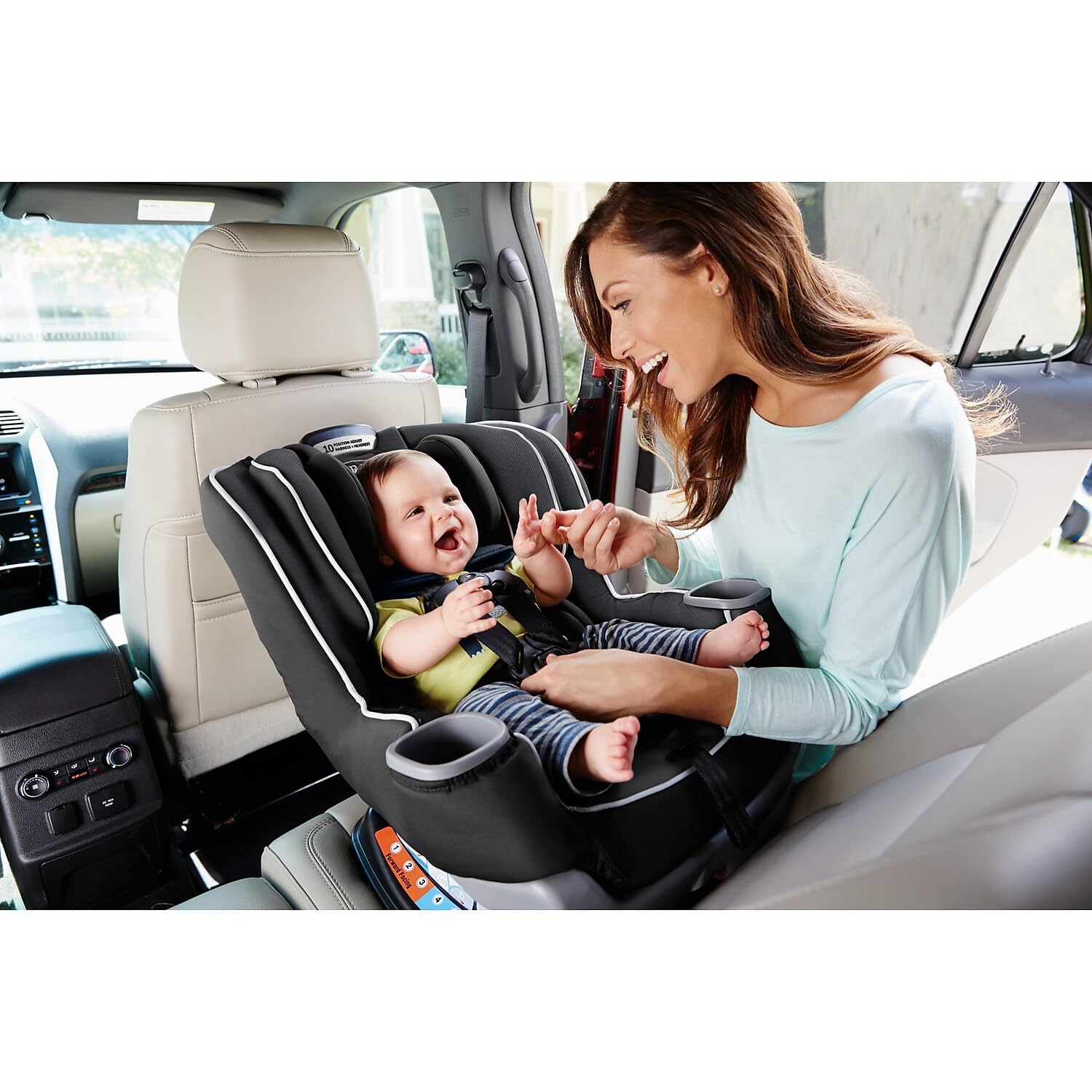 Shows the product in use within a real-world context, emphasizing the safety and comfort of the child car seat while highlighting positive parent-child interaction.
