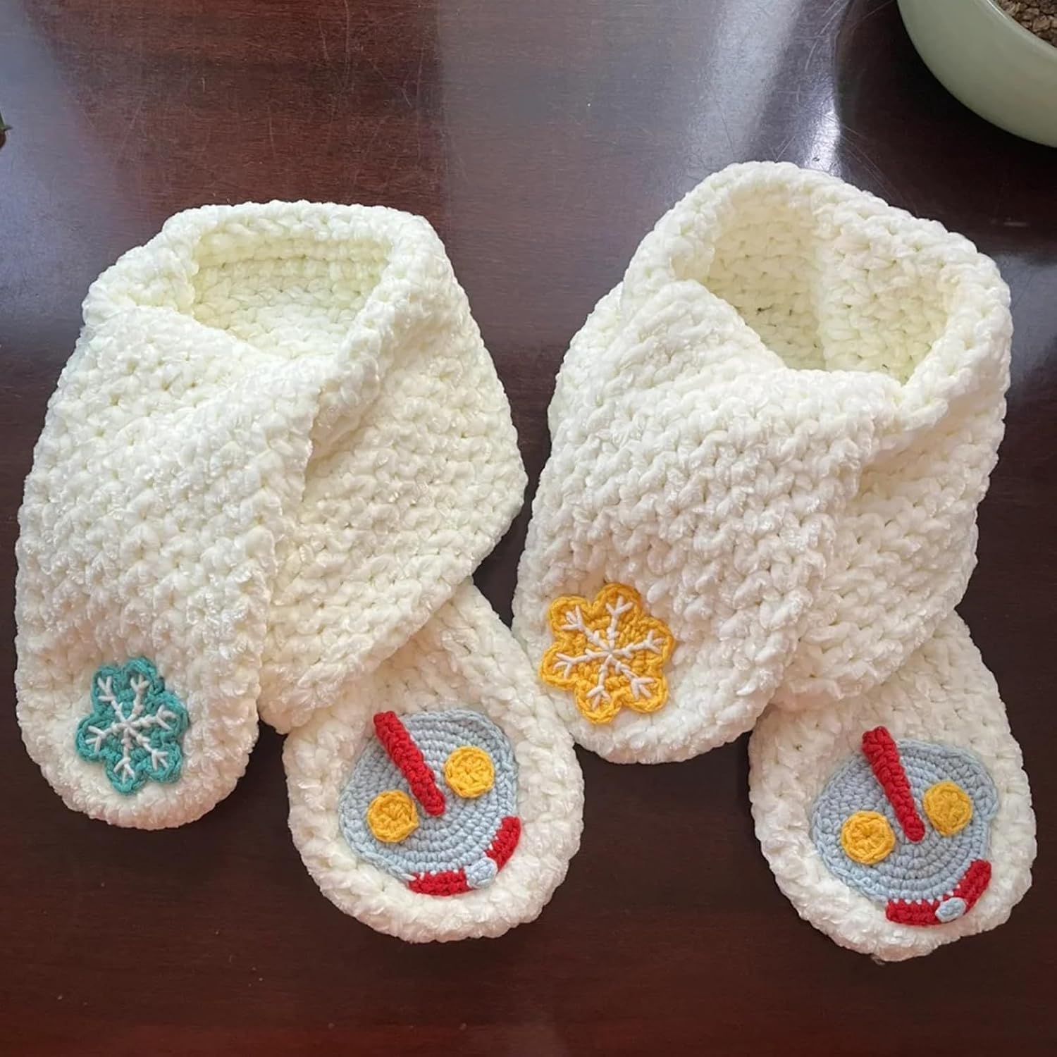 Showcases cute, handcrafted baby scarves to appeal to parents looking for unique, cozy accessories for their children.