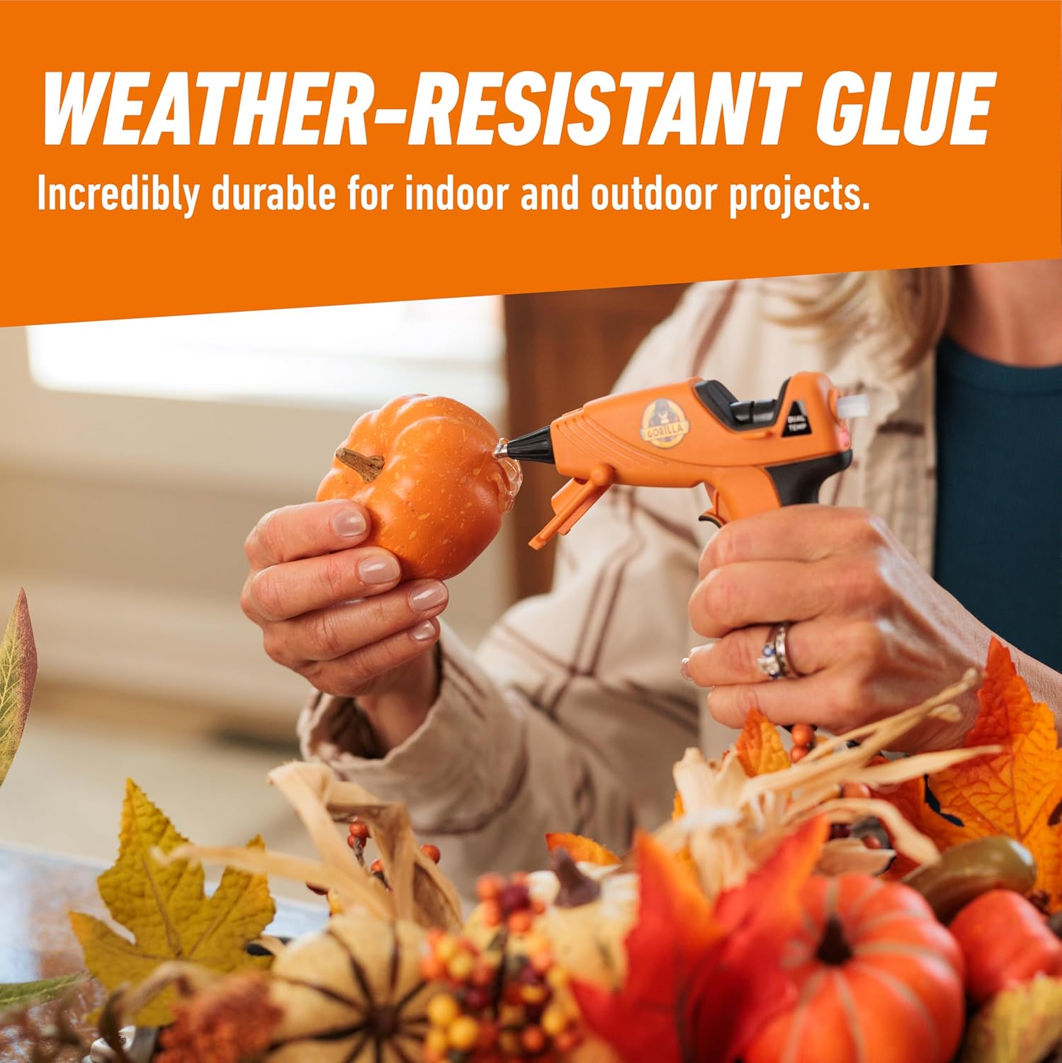 Highlights the glue's durability for both indoor and outdoor use, emphasizing its versatility in various projects.
