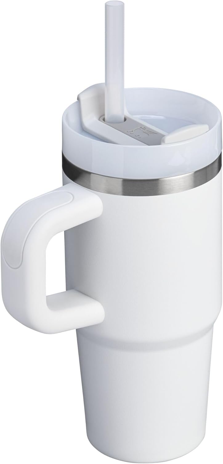 Highlights the spill-proof lid design to reassure customers about preventing messes and maintaining drink temperature.