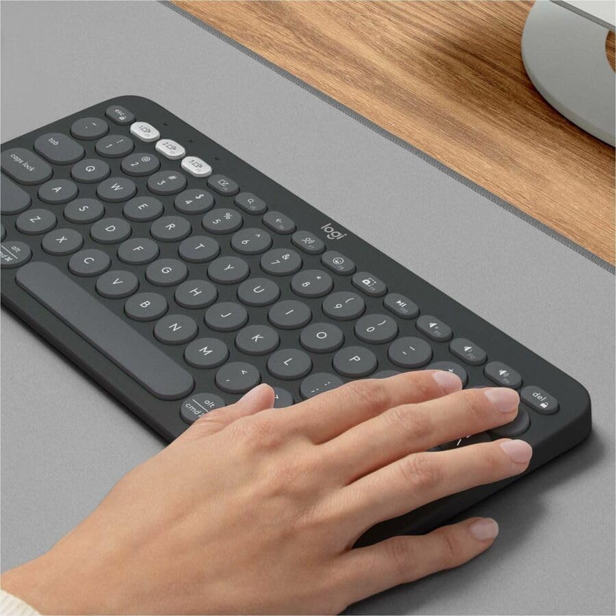 Highlights the keyboard's slim and compact design, emphasizing its space-saving and portable nature.