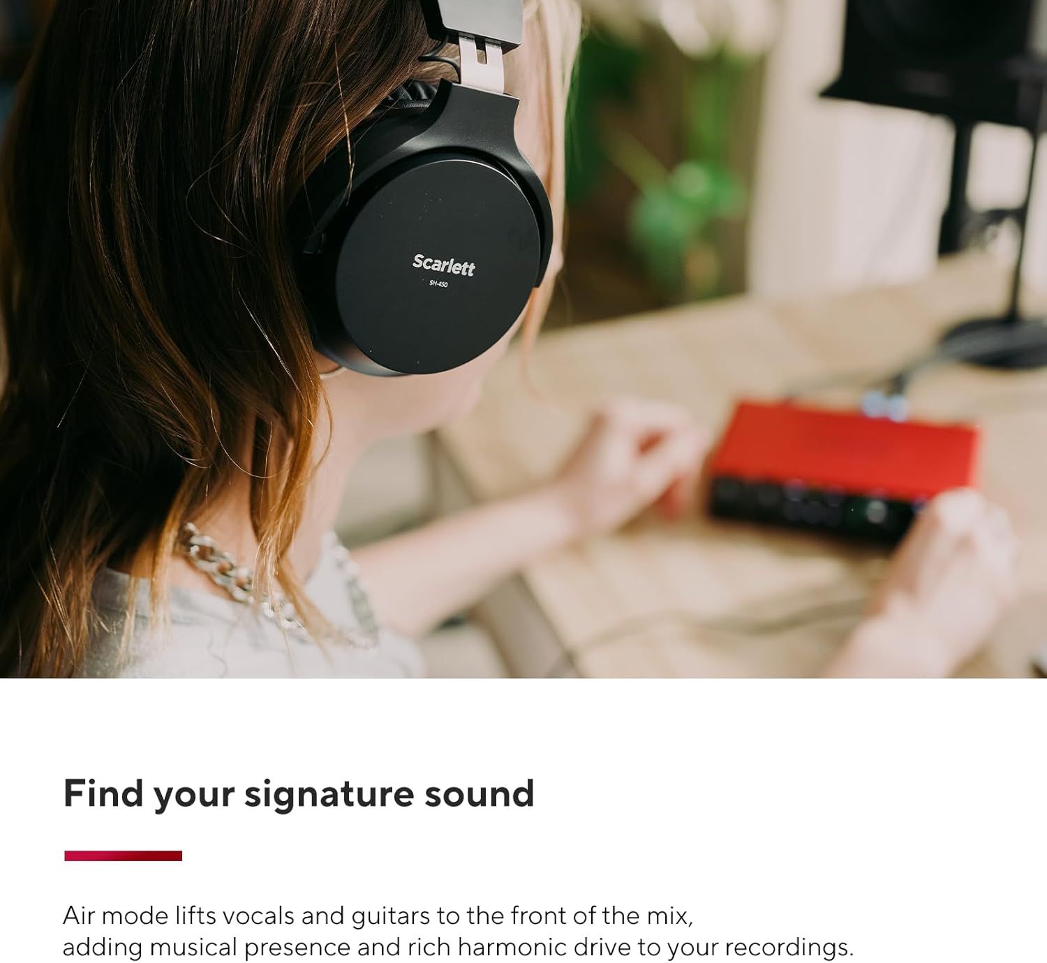 Communicates that the headphones feature an Air mode that enhances vocals and guitars, providing rich harmonic presence for recordings and music production.