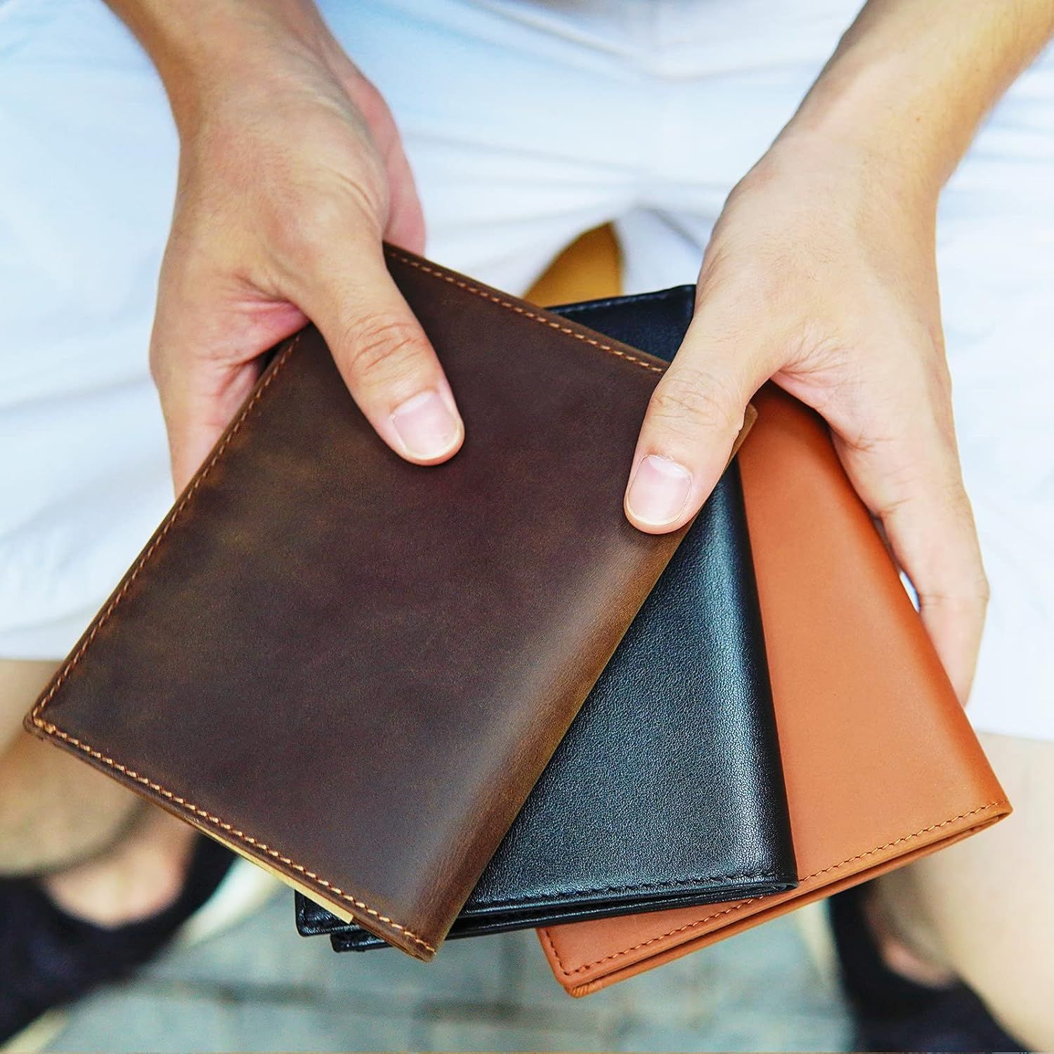 Displays multiple color variations of the wallet to help shoppers choose the option that best fits their style preference.