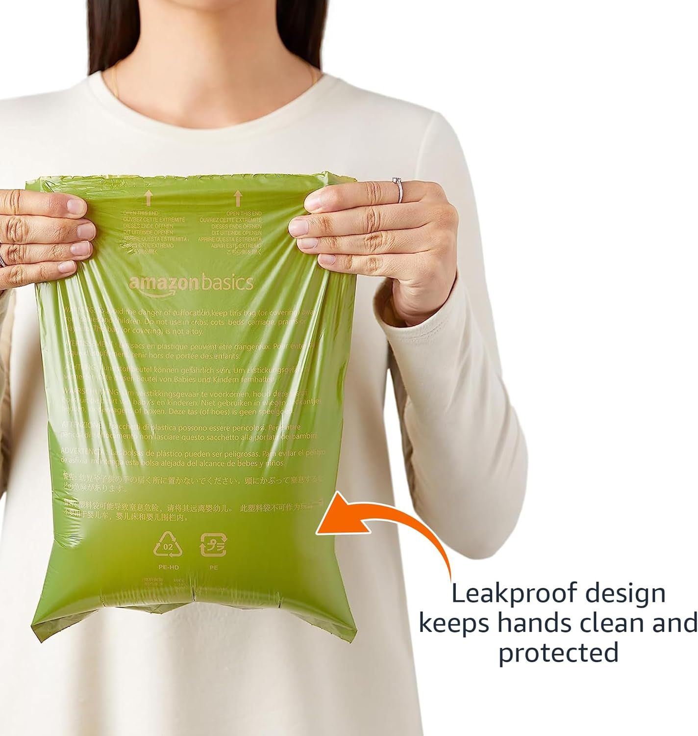 Demonstrates the leakproof design of the Amazon Basics bag to reassure shoppers that it will keep their hands clean and protected during use.