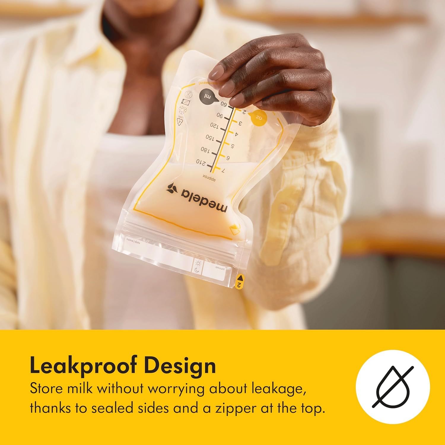 Communicates that the breast milk storage bag features a leakproof design with sealed sides and a zipper, reassuring parents they can store milk safely without worrying about spills or leakage.