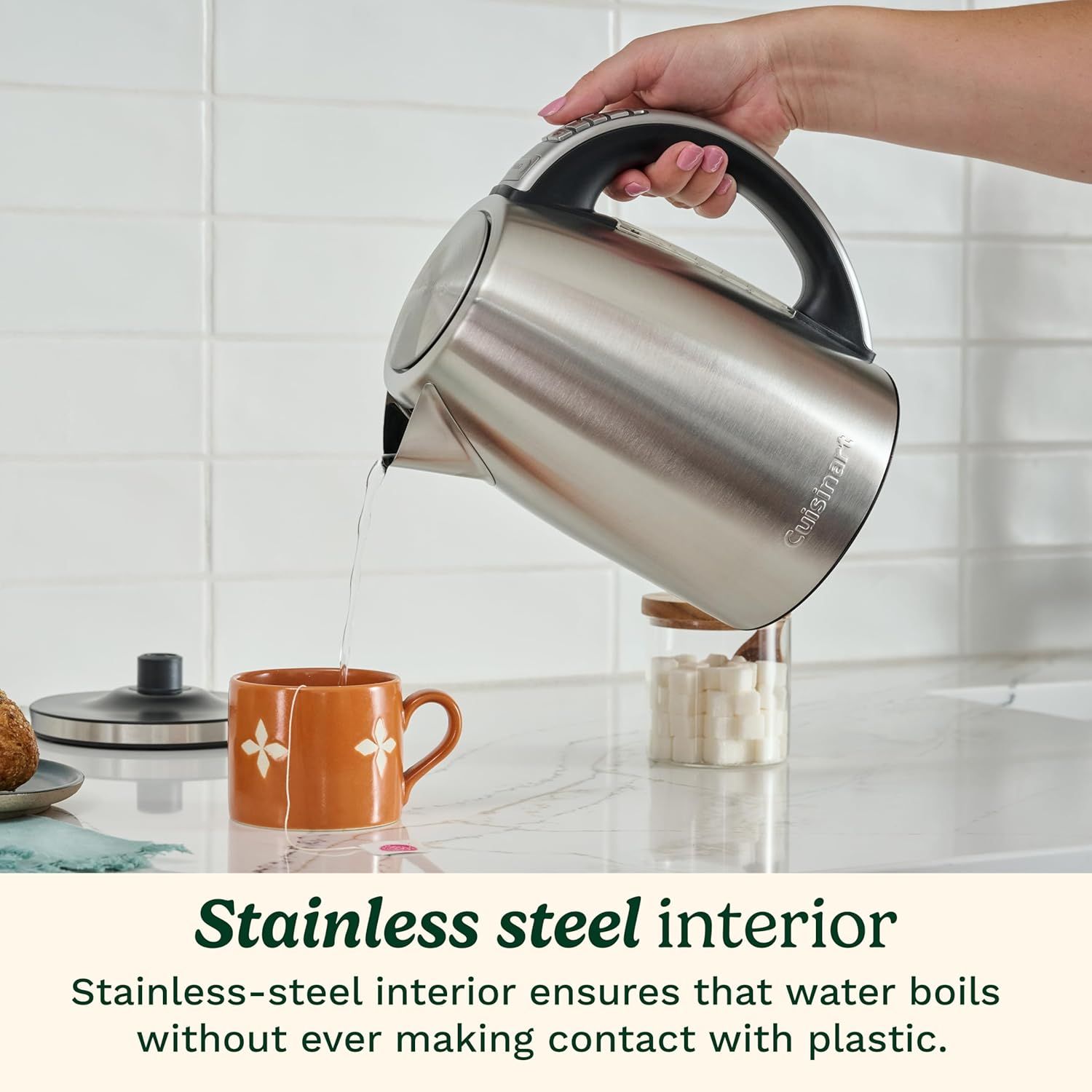Highlights the stainless steel interior construction to reassure shoppers that water boils without contacting plastic, emphasizing safety and material quality.