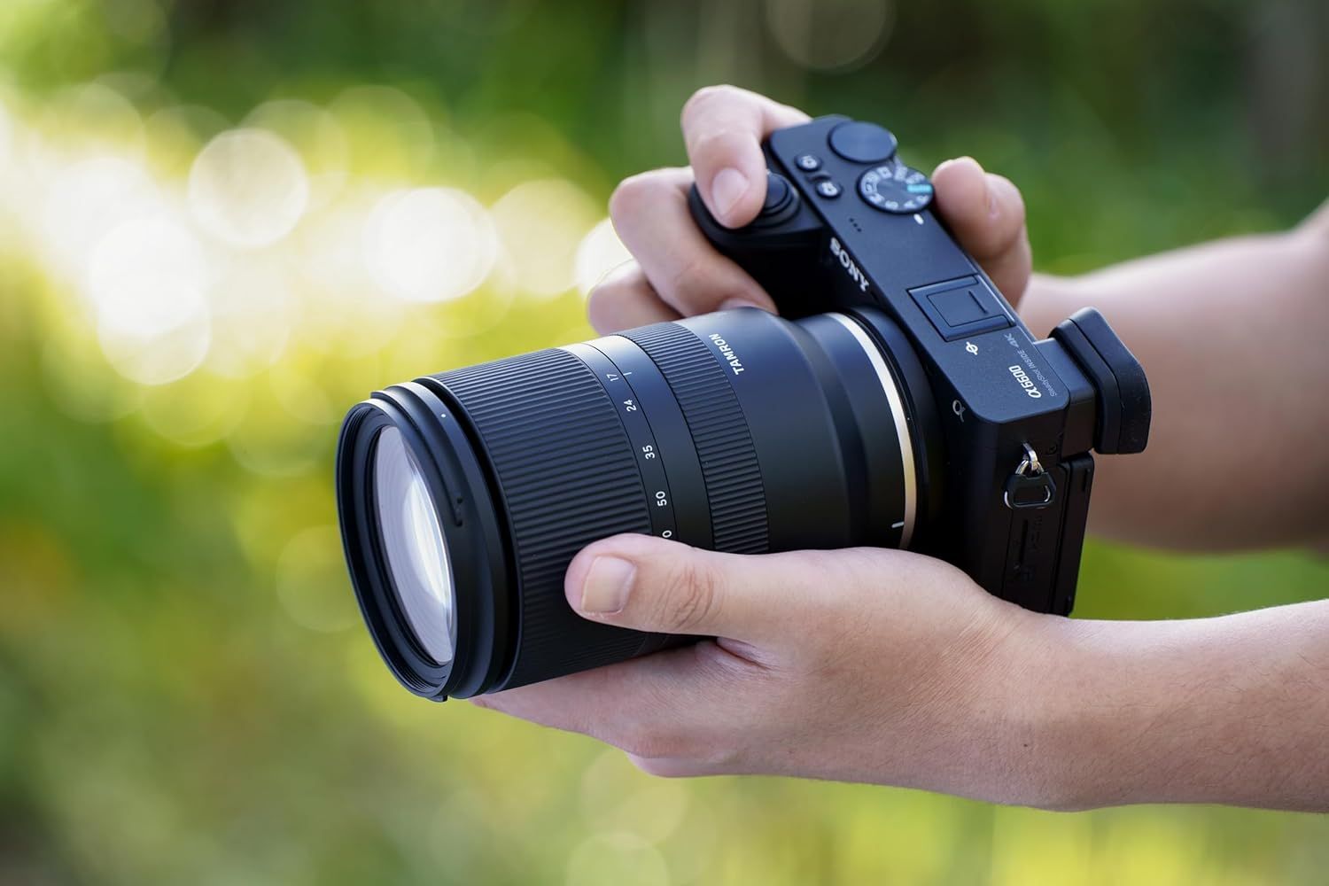 Demonstrates the camera in use in a natural outdoor setting to help shoppers visualize themselves using the product in real-life scenarios.