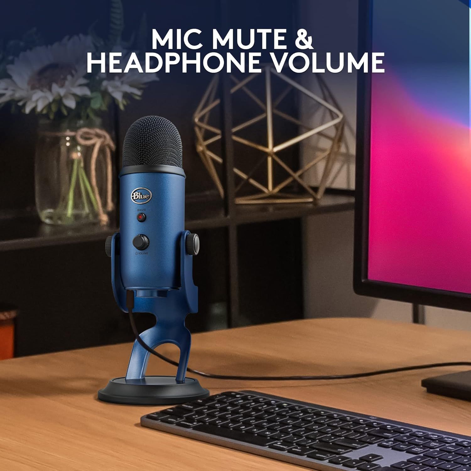 Highlights the convenient onboard controls for mic mute and headphone volume, reassuring shoppers that the microphone offers easy, accessible audio management during use.