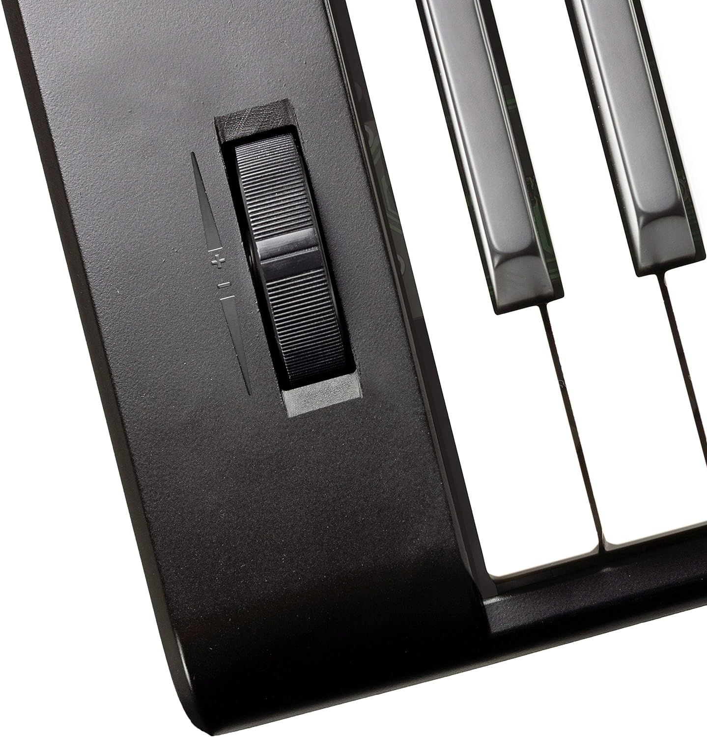 Highlights the sustain pedal component of the keyboard to show shoppers that the instrument includes this essential piano-style control feature.