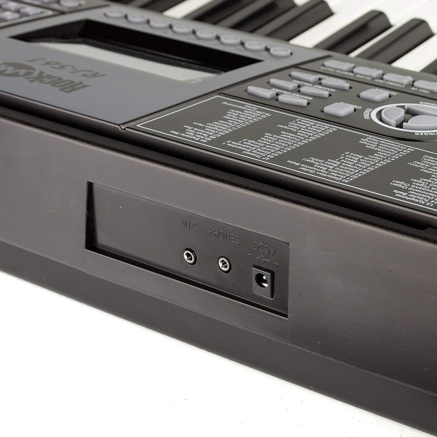Highlights the physical connectivity features of the keyboard, showing the microphone input, headphone output, and power connection ports to inform shoppers about available connection options.