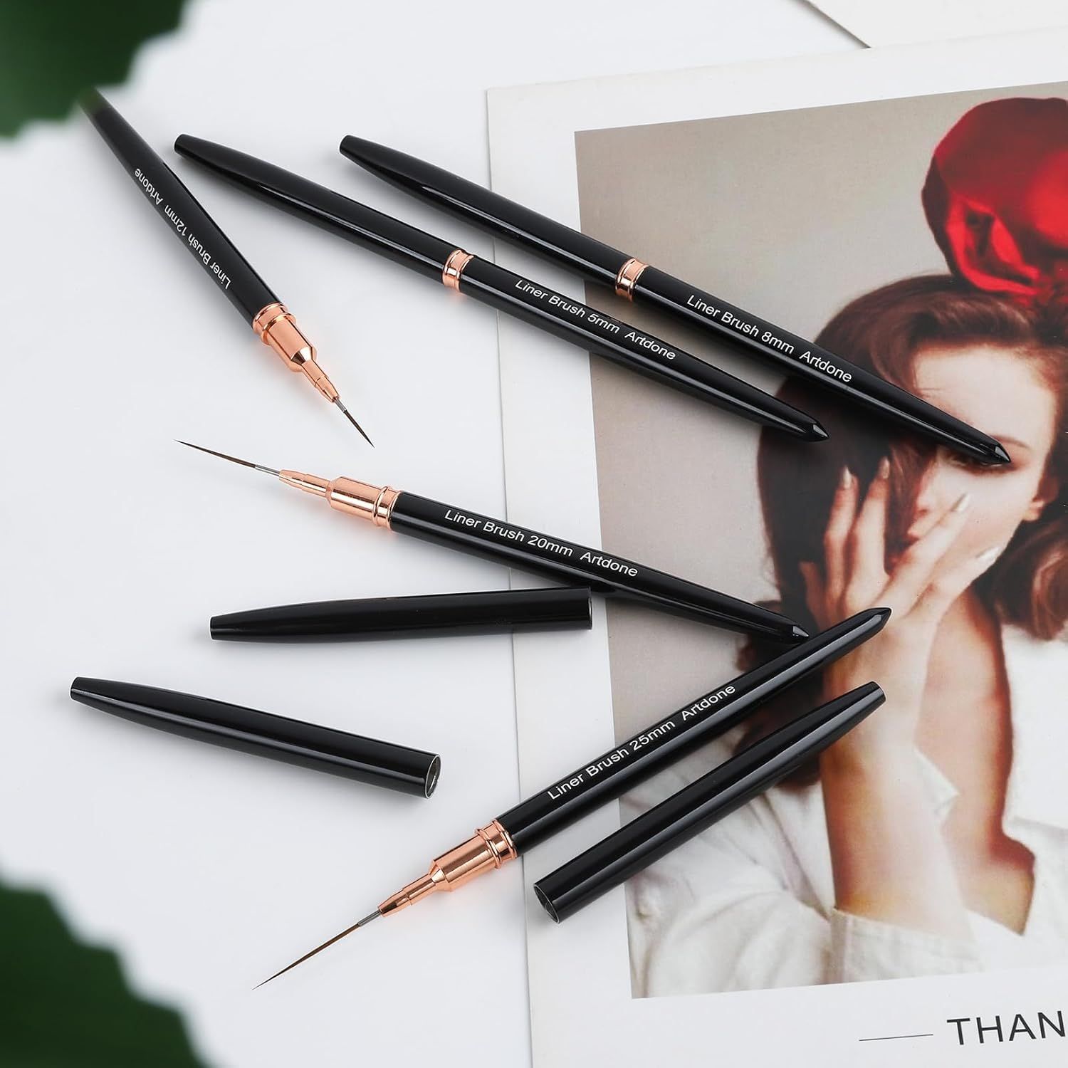 Shows the customer all the liner brushes included in the set, displaying the variety of sizes (3mm, 5mm, 20mm, 25mm) to demonstrate the complete kit they will receive.