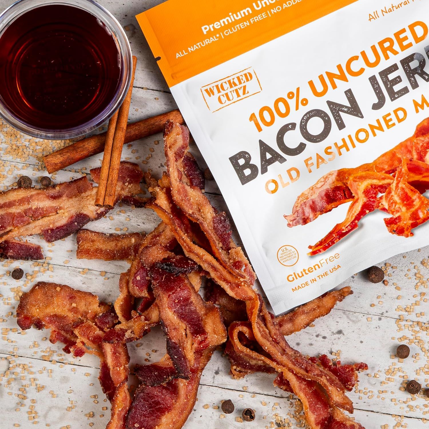 Communicates the product's health-conscious attributes and clean ingredient profile to reassure shoppers looking for natural, uncured bacon without additives. Shows the bacon in an appetizing…