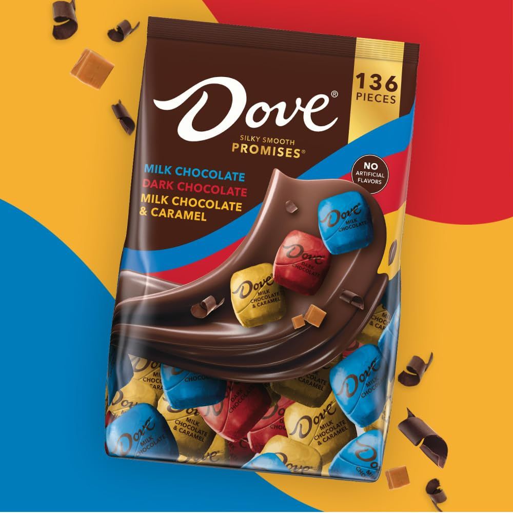 Shows the customer the variety of chocolate flavors included in the bag (milk chocolate, dark chocolate, milk chocolate & caramel) and the quantity (136 pieces) they will receive.