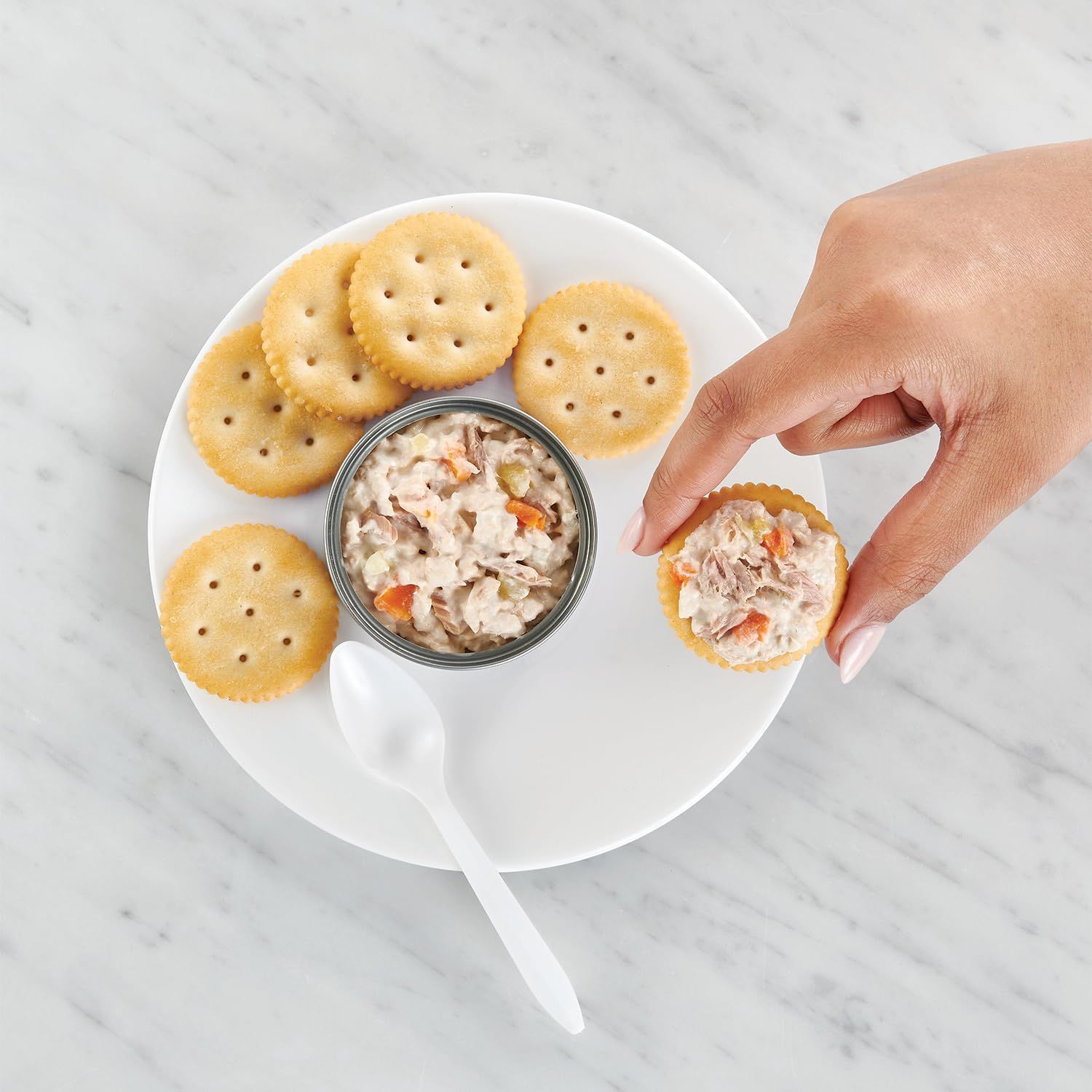 Demonstrates the product being enjoyed in a natural, everyday setting to help shoppers visualize how they would use and serve the product in their own homes.