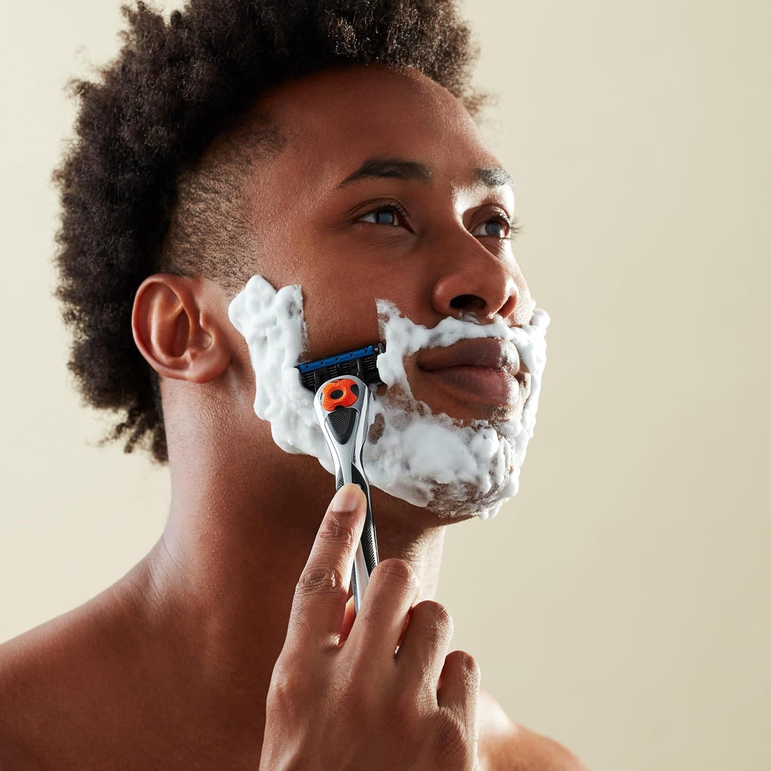 Demonstrates the product being used in a real-world grooming context to help shoppers visualize themselves using the razor.