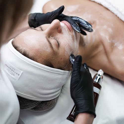 Demonstrates how the product is professionally applied to the face, reassuring shoppers about proper usage and building confidence in the product's effectiveness.