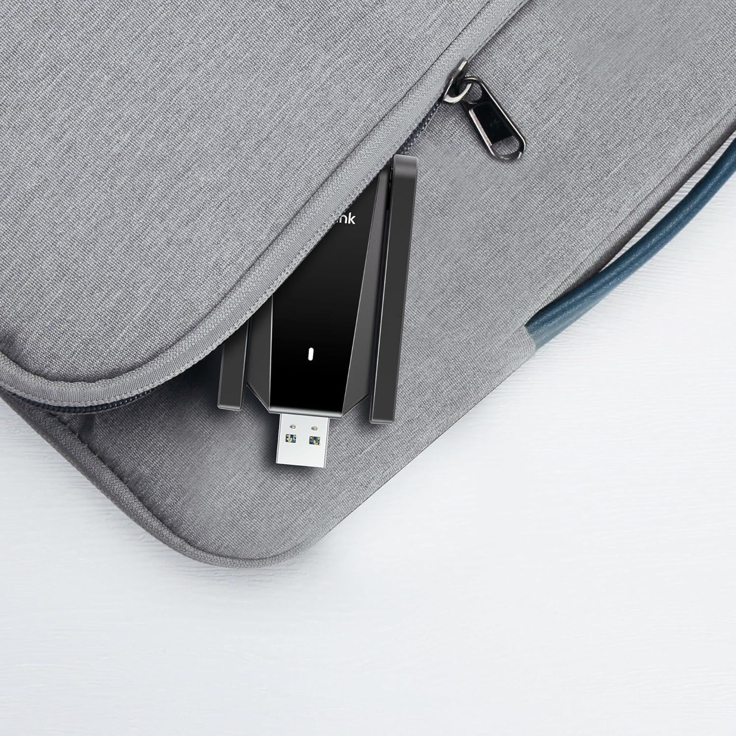 Demonstrates the product's ability to safely store and organize tech accessories like USB drives in dedicated zippered compartments, reassuring shoppers about…