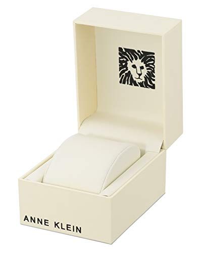 Shows the premium packaging and presentation box that comes with the product, communicating quality and gift-worthiness to the shopper.