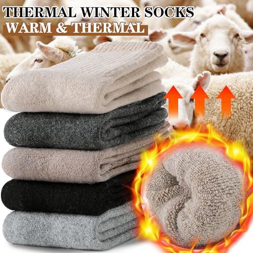 Highlights the thick, thermal inner lining of the socks using a zoomed-in callout with flame graphics and upward arrows to communicate warmth and heat retention. Communicates the primary benefit of…