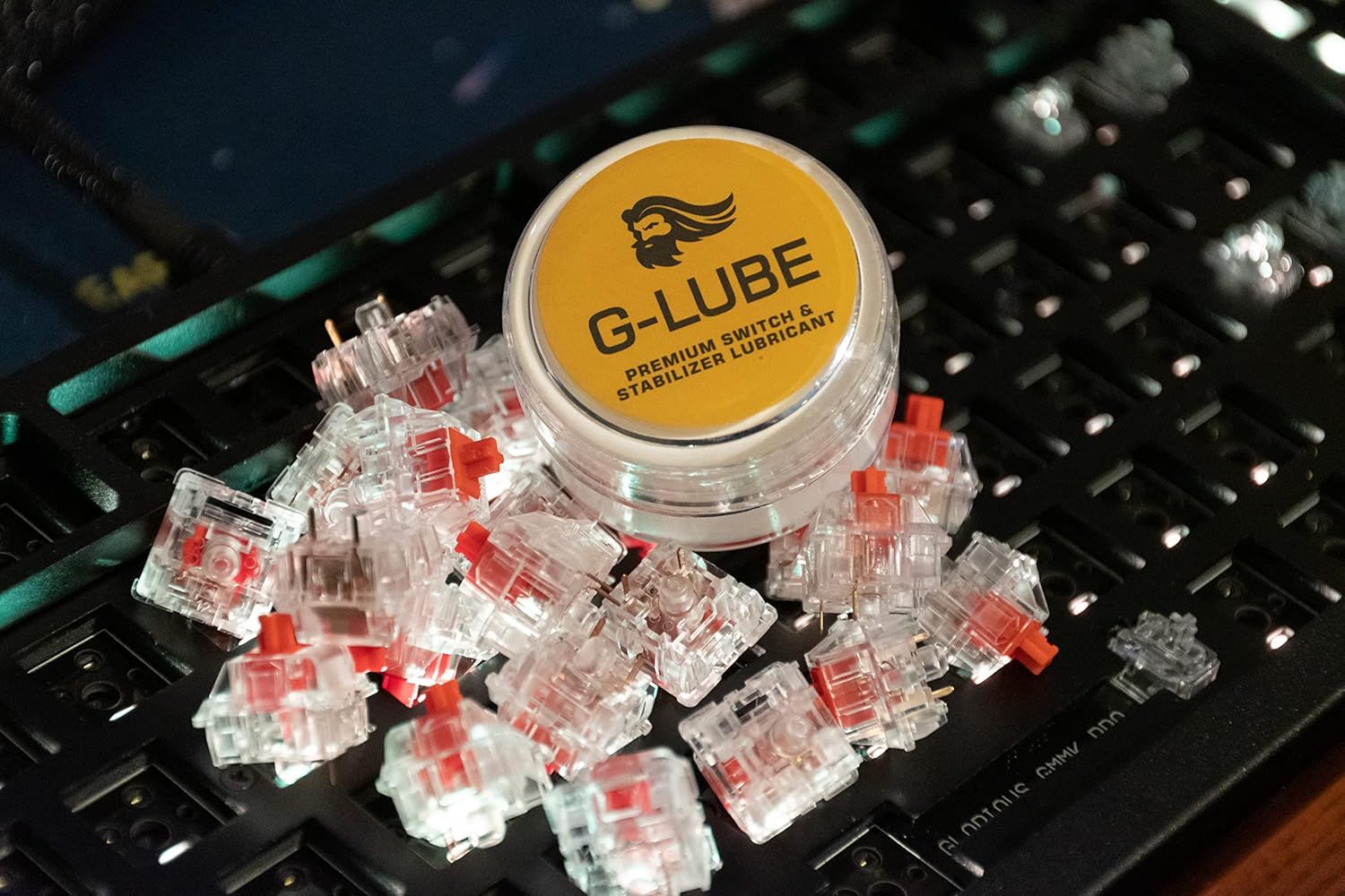 Shows the customer everything they receive with the product—mechanical keyboard switches and premium lubricant—to communicate value and completeness of the kit.