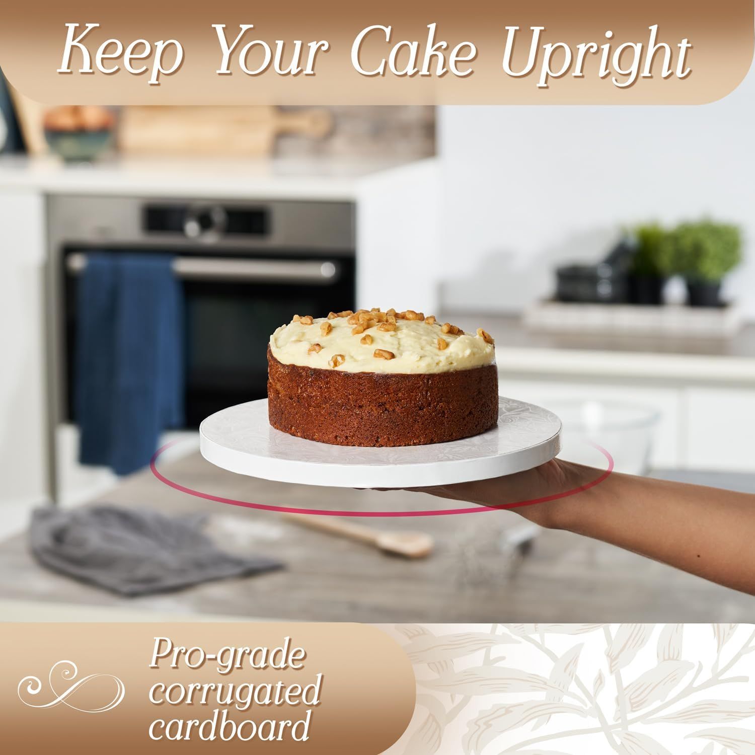 Demonstrates the benefit of keeping cakes stable and upright during transport or presentation, reassuring shoppers of the product's functional value.
