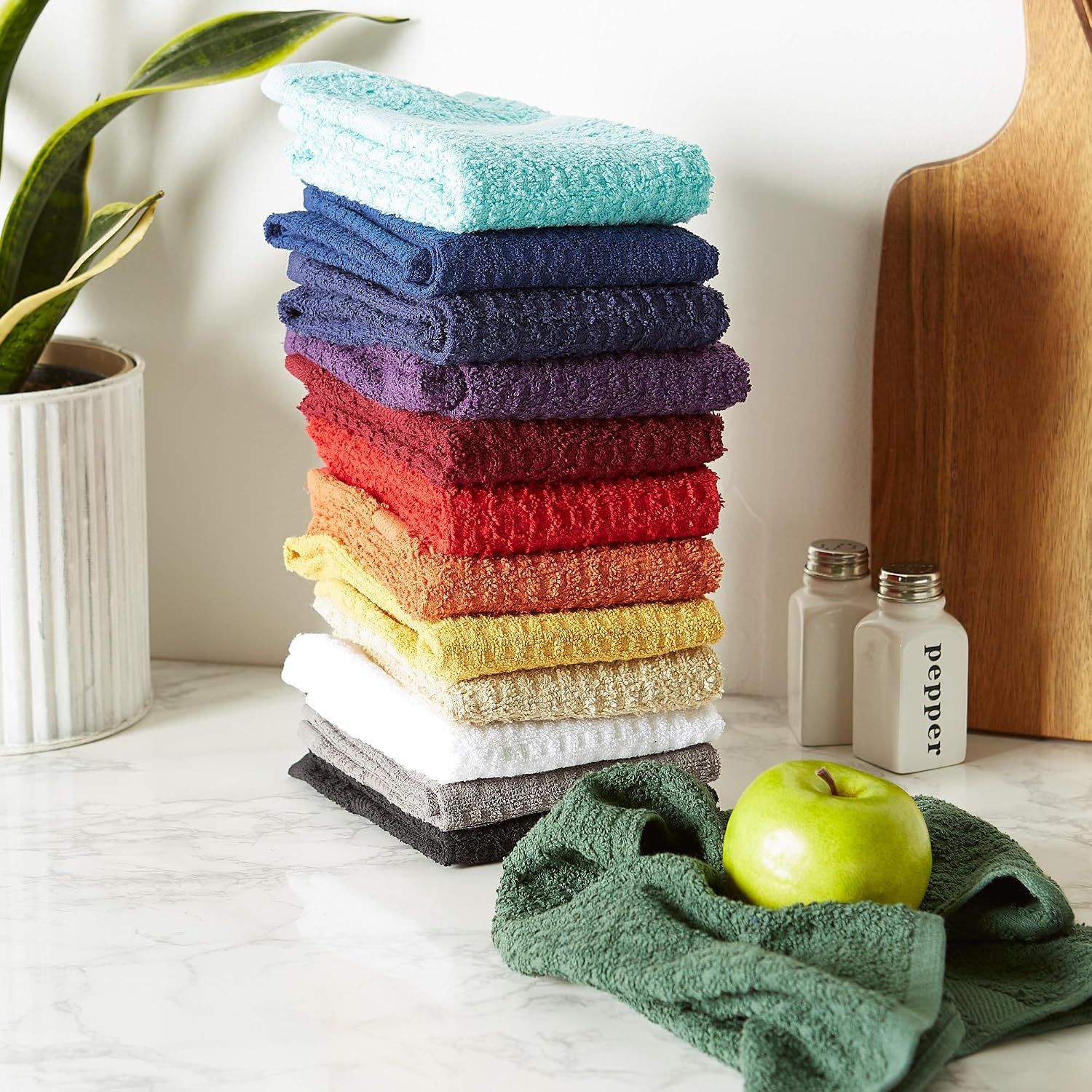 Showcases the full range of available color options in the product line to help customers choose their preferred color.