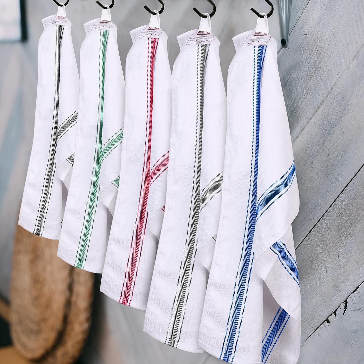 Displays the available color and stripe options within the product line to help shoppers choose their preferred variant.