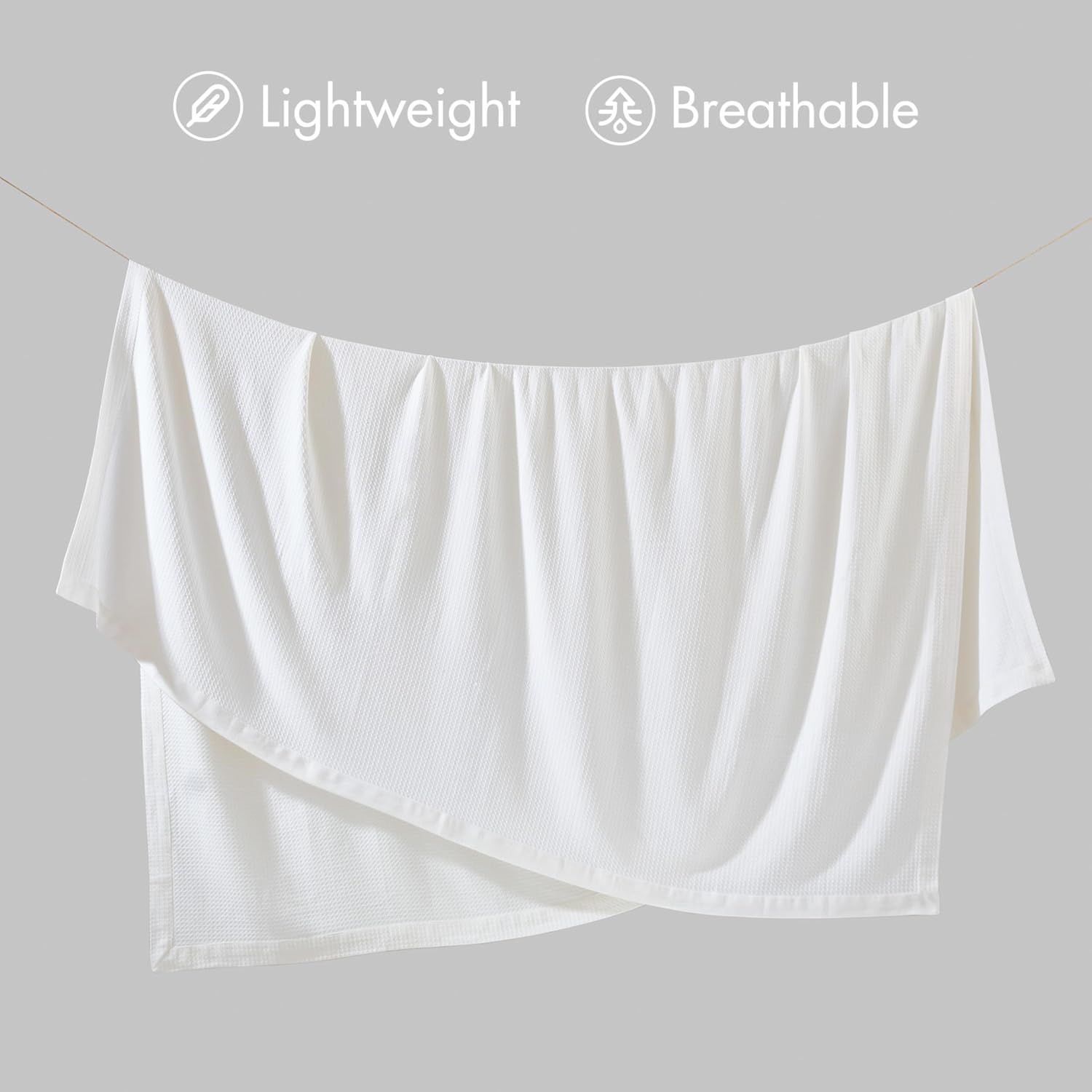Highlights two key comfort benefits of the blanket to communicate year-round usability and comfort.