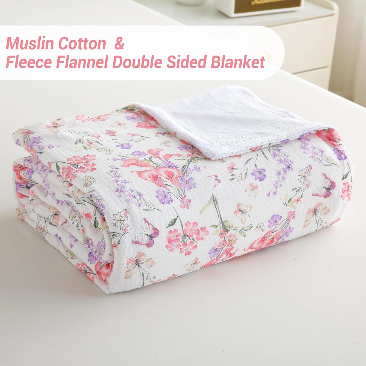 Highlights the dual-layer construction of the blanket, emphasizing the combination of muslin cotton and fleece flannel materials for comfort and versatility.