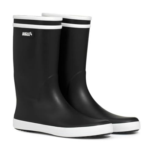 Displays the product from an angled perspective to give shoppers a comprehensive view of the boot design and shape.