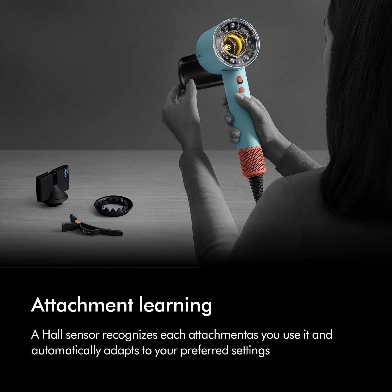 Communicates the intelligent attachment recognition feature that automatically adjusts settings based on which attachment is used, emphasizing ease of use and smart technology.