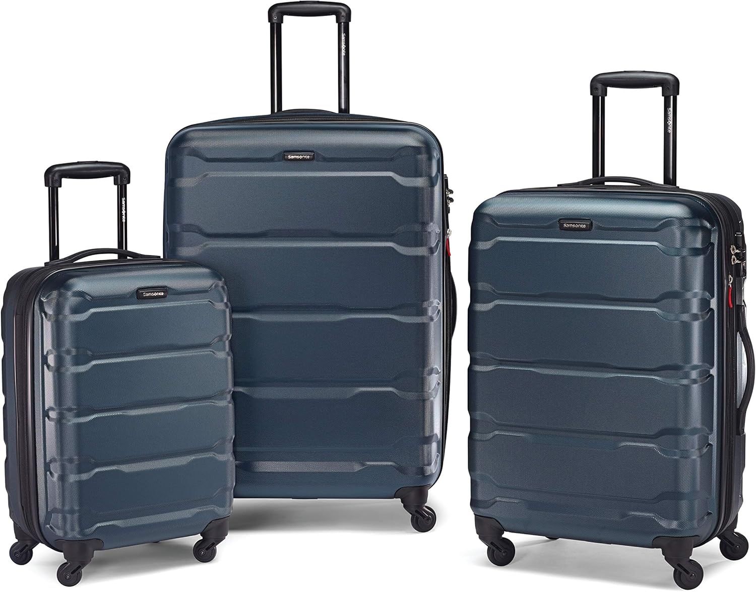 Shows the Omni range in three sizes so shoppers see the full Samsonite collection matches in one look.