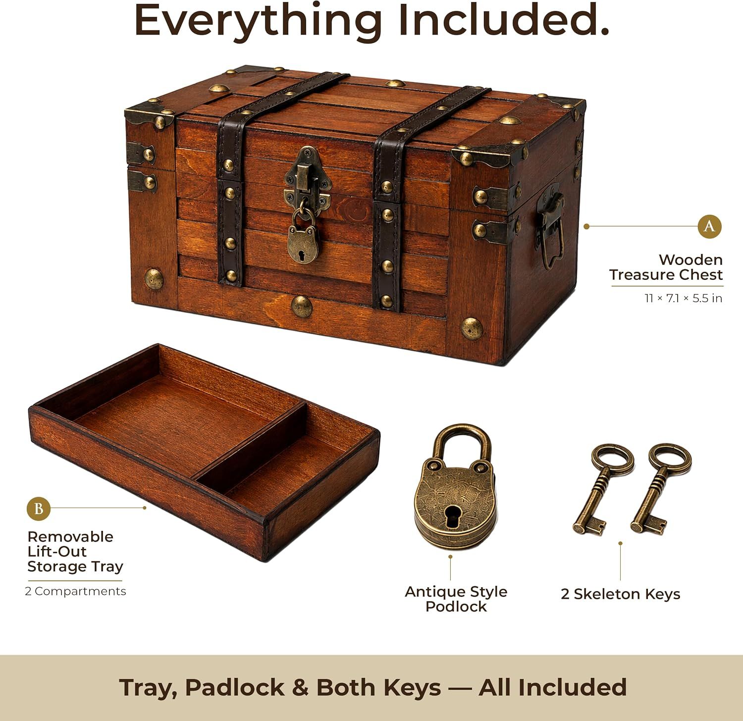 Shows everything included in the box so shoppers know the tray, padlock, and both keys come with the chest.