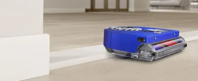 Showcases the robot vacuum's ability to clean along edges and navigate corners effectively, reassuring shoppers of thorough whole-room coverage.