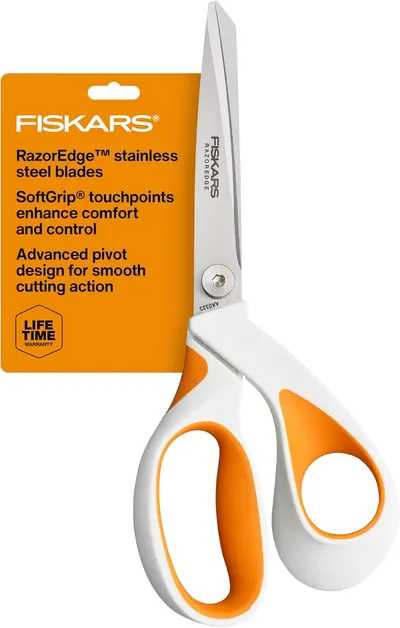 Showcases the scissors' key features and ergonomic design to highlight comfort and cutting performance. Displays the product alongside its packaging to provide key product information and warranty…