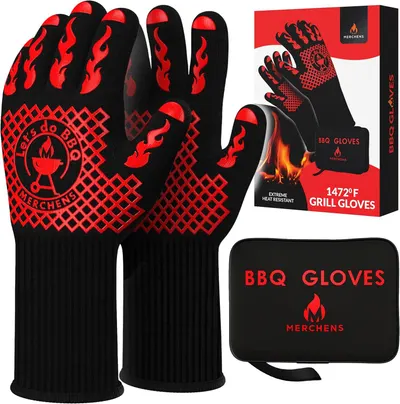 Shows buyers exactly what they will receive: the BBQ gloves, retail packaging, and a storage case, helping them understand the full value of the purchase.