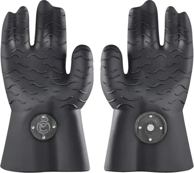 Displays the core product clearly on a white background to show the textured grip pattern and overall design of the heat-resistant gloves, helping shoppers identify the product being sold.