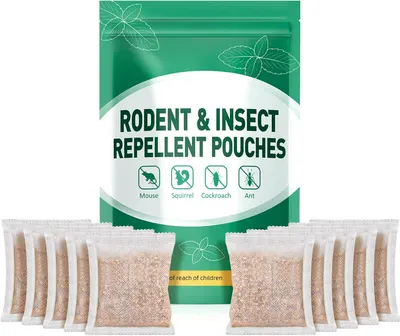 Shows the core product—a green retail pouch of rodent and insect repellent pouches—along with multiple individual repellent sachets to communicate what the buyer receives and the product's pest…