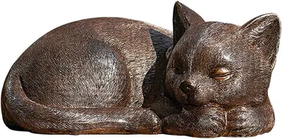Displays the core product, a decorative cat statue, clearly showing its design, texture, and craftsmanship to help shoppers evaluate its appearance and style.