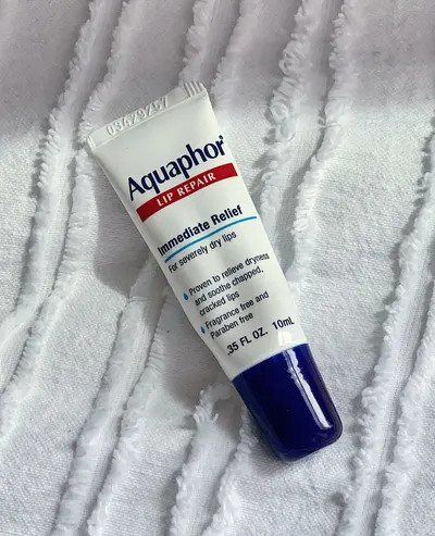 Lifestyle Images for Aquaphor 15