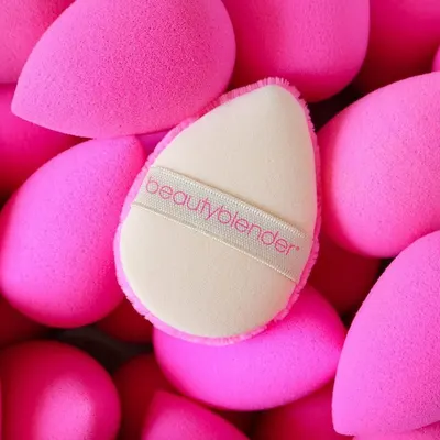 Lifestyle Images for Beautyblender 15